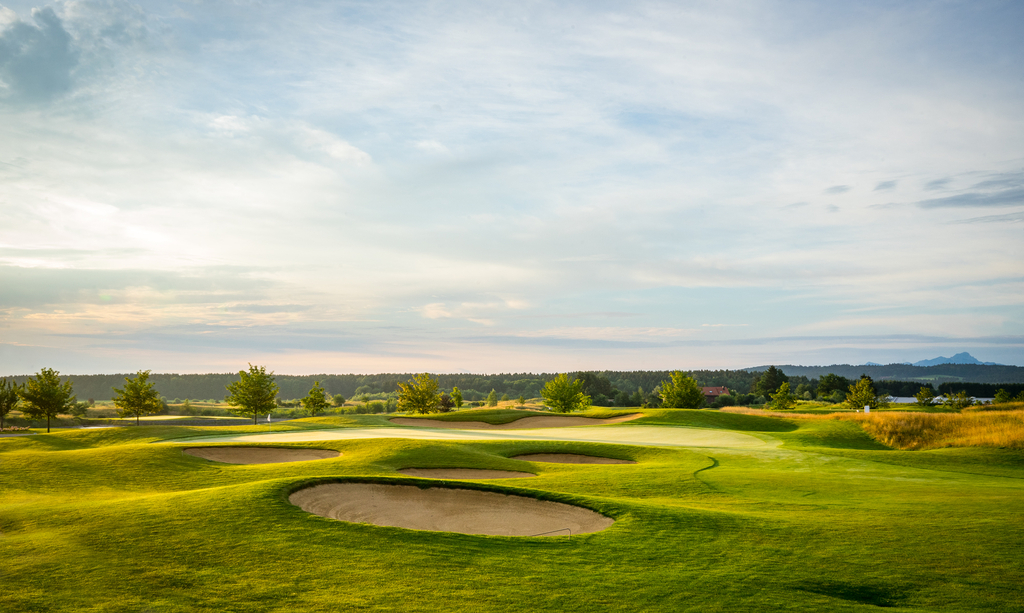 Golf Valley <div class='slogan-line1'>Golf Valley</div><div class='slogan-line2'></div>