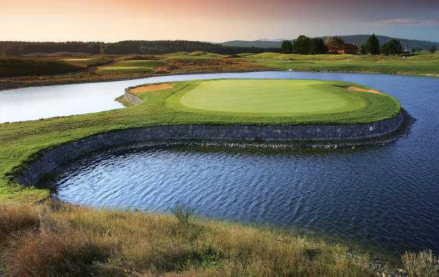 At the entrance of the Tegernsee area is the location of one of the most  impressive golf courses in Europe. In this top location, in an idyllic  recreation area between Munich and Tegernsee, the Canadian star architect  David Krause designed an exceptional 27